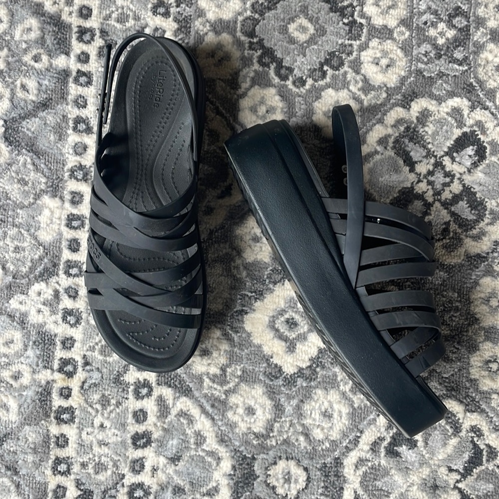 Crocs black platform strap sandal 10 W worn once